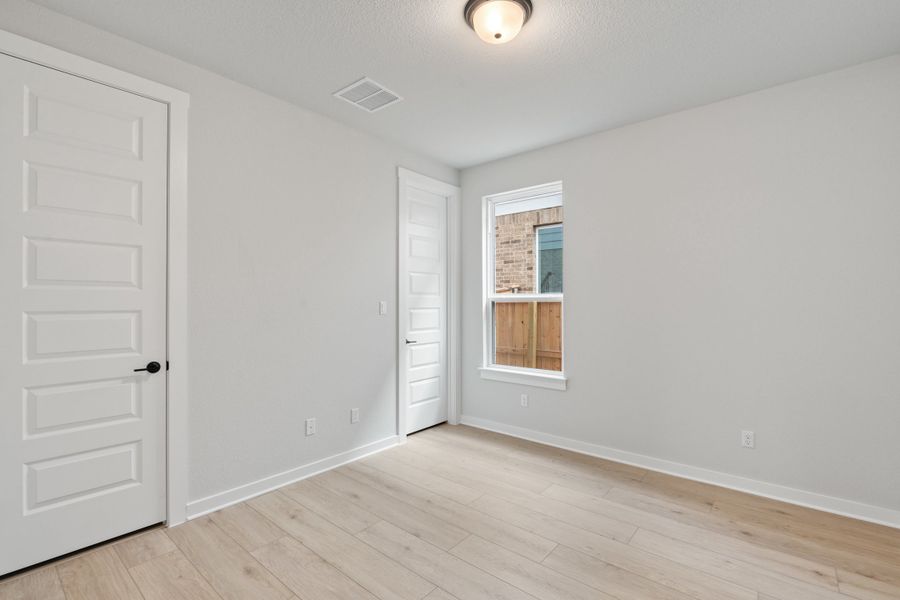 Spacious, unfurnished interior of a new home in Lariat, Liberty Hill (Image 48).