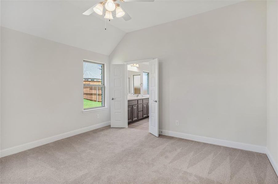 Spacious, unfurnished interior of a new home in Creekview Meadows, Pilot Point (Image 27).