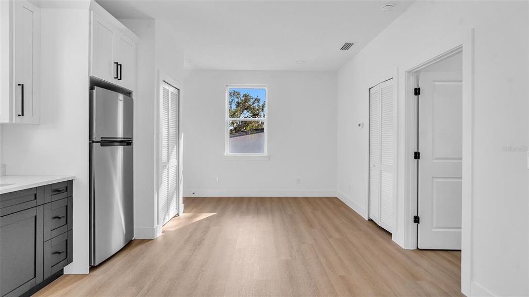 Spacious, unfurnished interior of a new home in , St. Petersburg (Image 30).