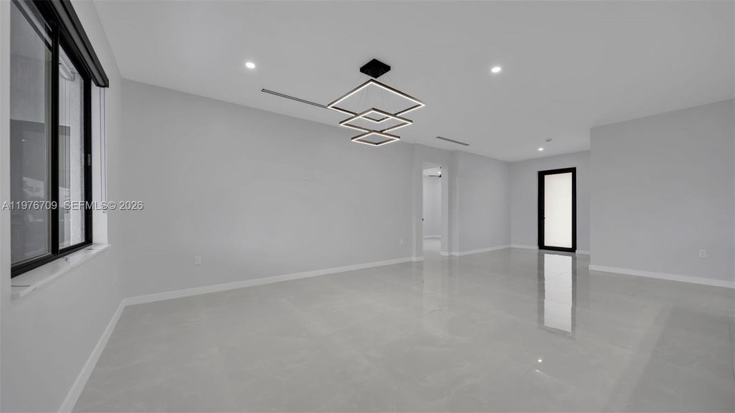 Spacious, unfurnished interior of a new home in , Cape Coral (Image 24).