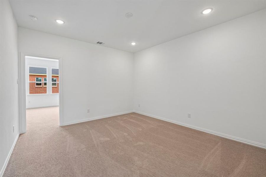 Plenty of family fun time to be had in this spacious game room! Plenty of family fun time to be had in this spacious game room!