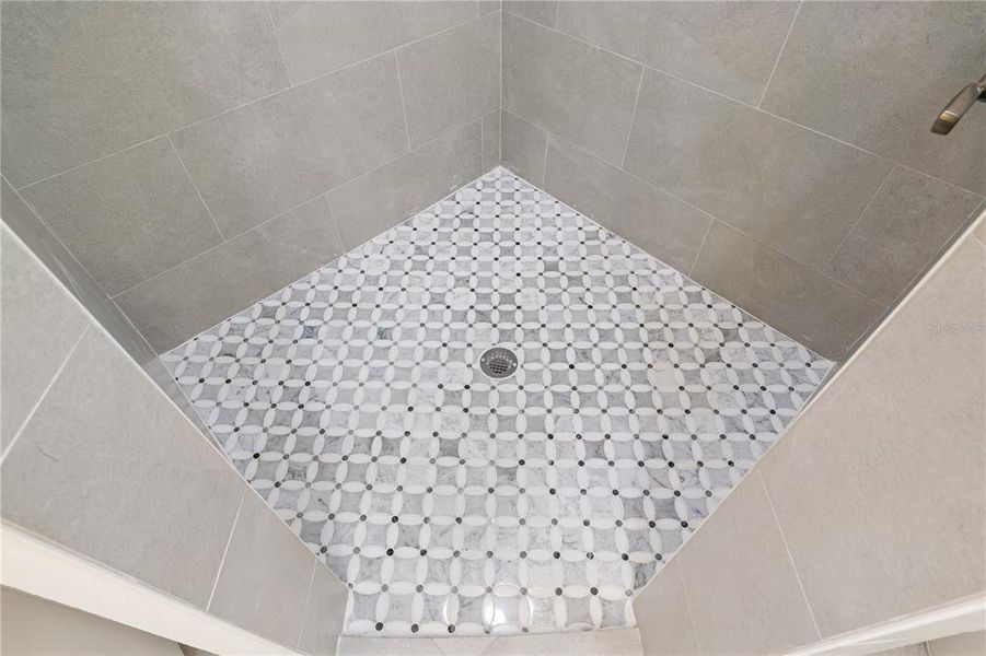 Close-up of interior finishes inside a home in , Dunnellon (Image 21).