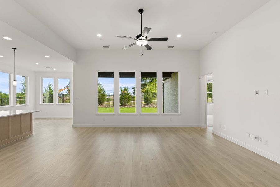 Spacious, unfurnished interior of a new home in Nelson Lake Estates, Rockwall (Image 15). Spacious, unfurnished interior of a new home in Nelson Lake Estates, Rockwall (Image 15).