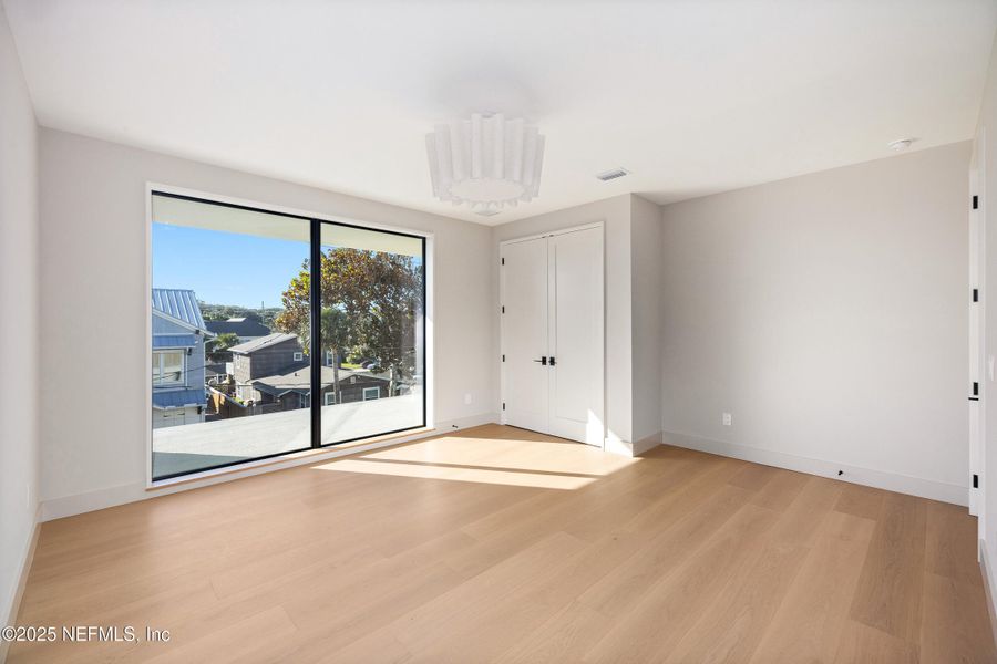 Spacious, unfurnished interior of a new home in , Atlantic Beach (Image 25).