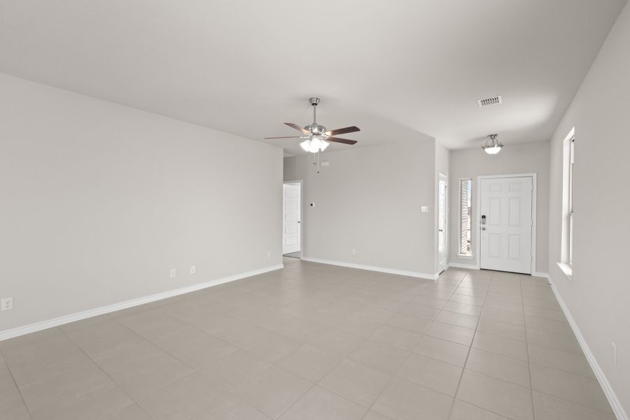 Spacious, unfurnished interior of a new home in Baker Farms, Cleburne (Image 19).