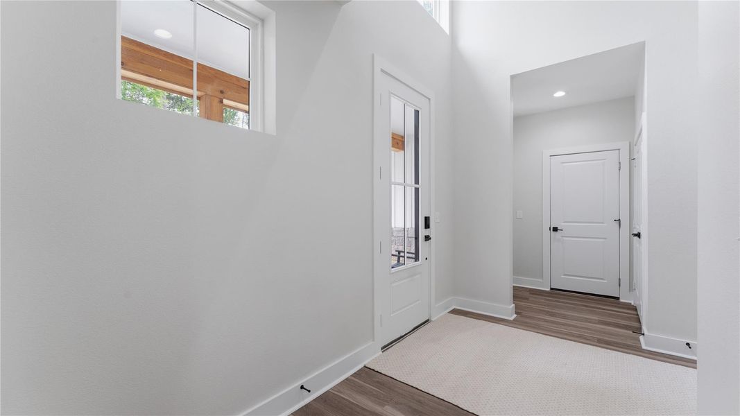 Spacious, unfurnished interior of a new home in Elkins Lake, Huntsville (Image 26).