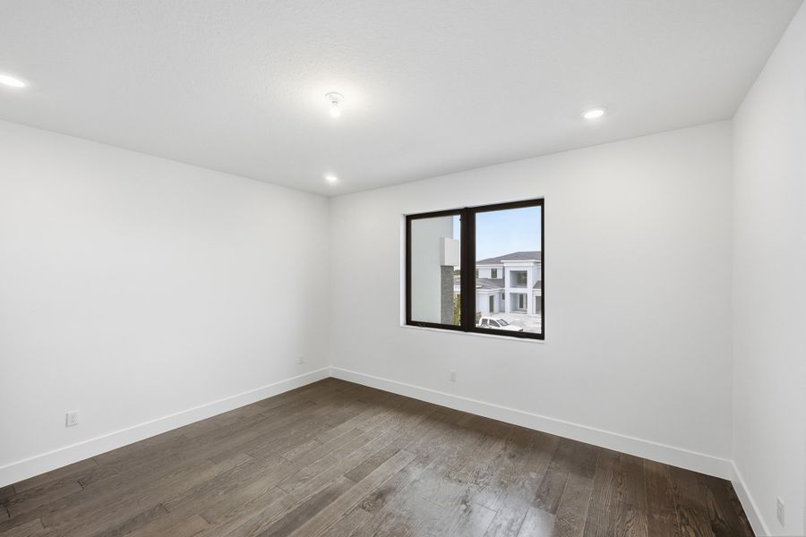 13-print-10140-royal-ascot-avenue