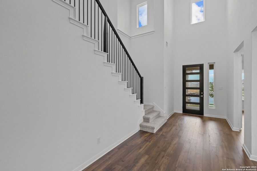 Spacious, unfurnished interior of a new home in Foxbrook, Cibolo (Image 26).