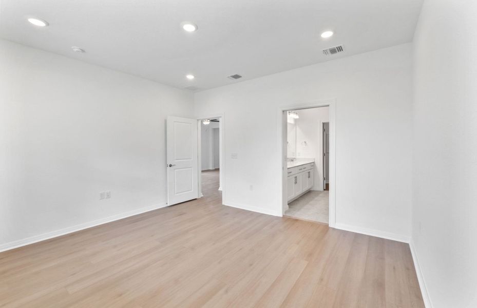 Spacious, unfurnished interior of a new home in Sun City Texas, Georgetown (Image 33). Spacious, unfurnished interior of a new home in Sun City Texas, Georgetown (Image 33).