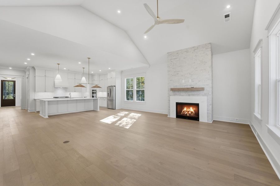 Spacious, unfurnished interior of a new home in , Hollywood (Image 19).