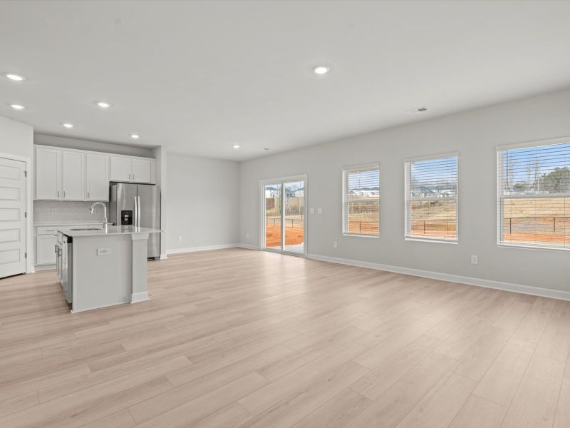 Spacious, unfurnished interior of a new home in Wexford Park, Fountain Inn (Image 9).