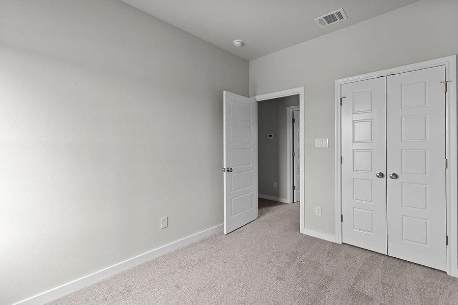 Spacious, unfurnished interior of a new home in Trails of Fossil Creek, Fort Worth (Image 20).