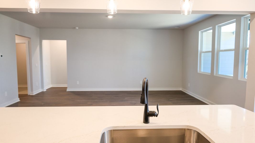 Representative interior finishes for a home built from the STONEBROOK II by D.R. Horton in Harvest Point, Spring Hill (Image 22).