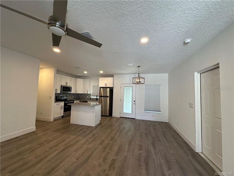 Spacious, unfurnished interior of a new home in , Citrus Springs (Image 25).