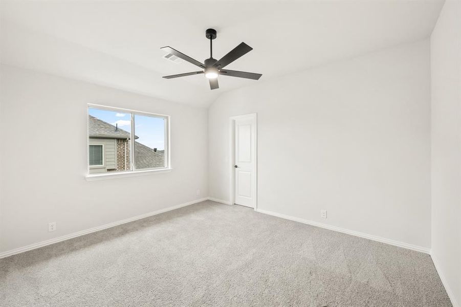 Spacious, unfurnished interior of a new home in The Oaks, Red Oak (Image 22).