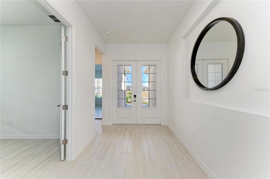 Spacious, unfurnished interior of a new home in Calusa Country Club, Lakewood Ranch (Image 23).