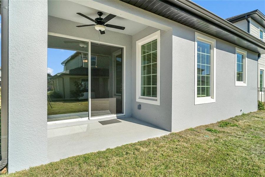 Exterior details and patio area of a home in Reunion Village, Kissimmee (Image 4).