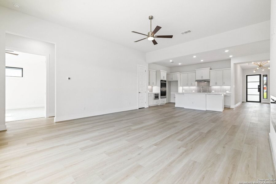 Spacious, unfurnished interior of a new home in Arbors at Fair Oaks, Boerne (Image 19). Spacious, unfurnished interior of a new home in Arbors at Fair Oaks, Boerne (Image 19).