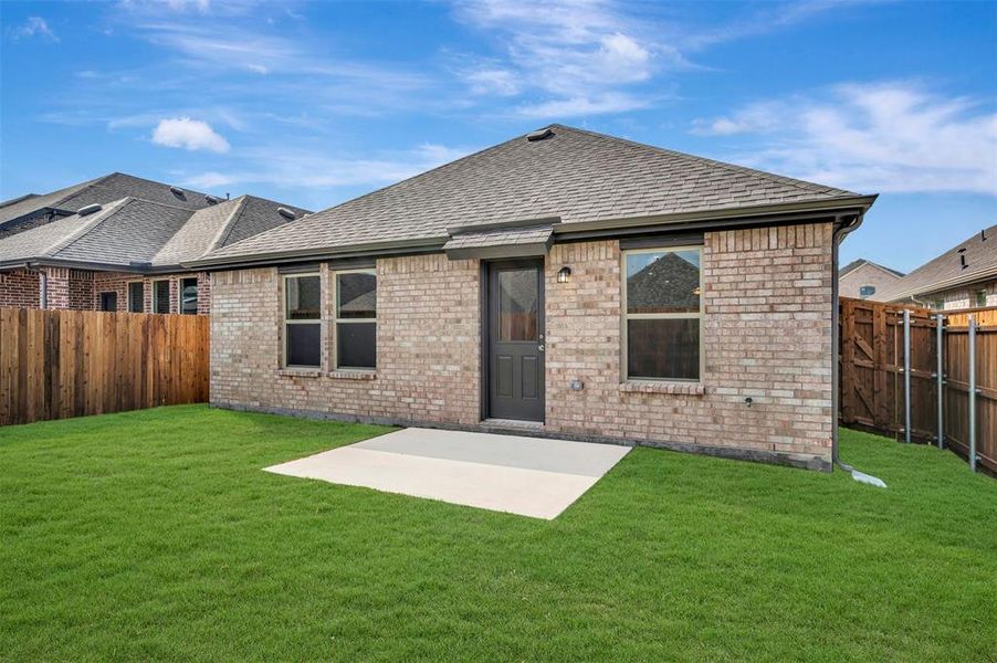 Exterior details and patio area of a home in Elevon, Lavon (Image 4).
