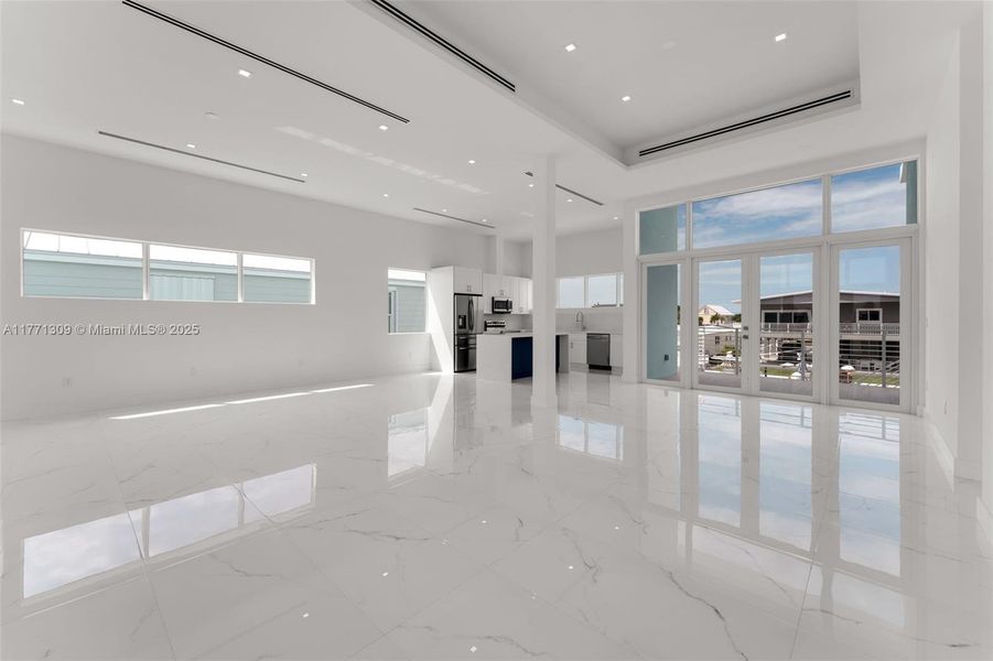 Spacious, unfurnished interior of a new home in , Key Largo (Image 42).