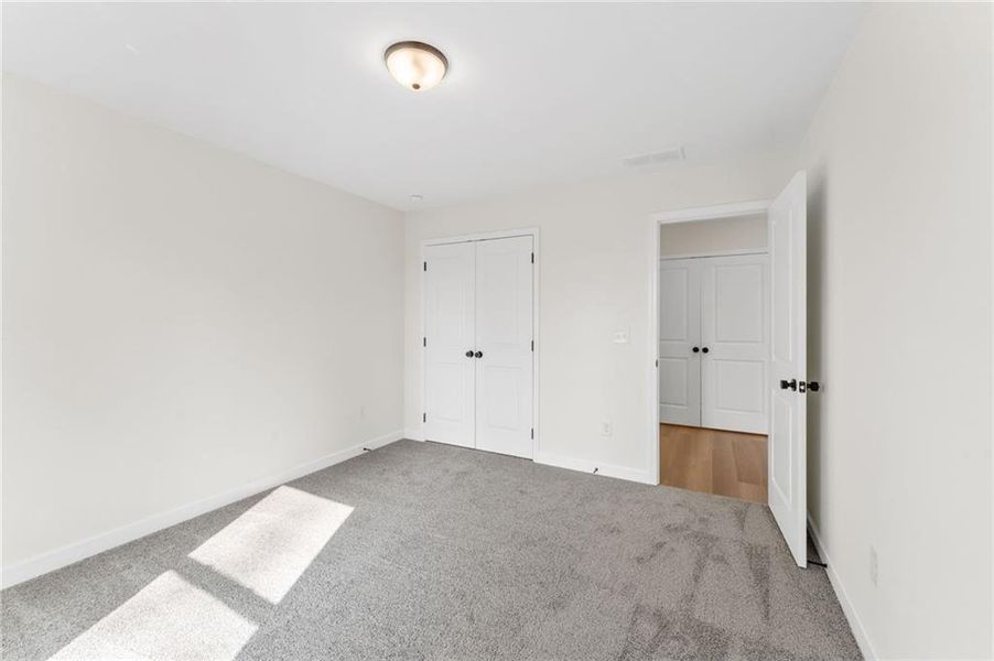 Spacious, unfurnished interior of a new home in Cherokee Township, Acworth (Image 18).