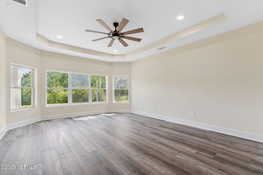 Spacious, unfurnished interior of a new home in , Jacksonville (Image 17).