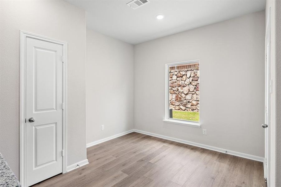 Spacious, unfurnished interior of a new home in College Park, Dallas (Image 15).