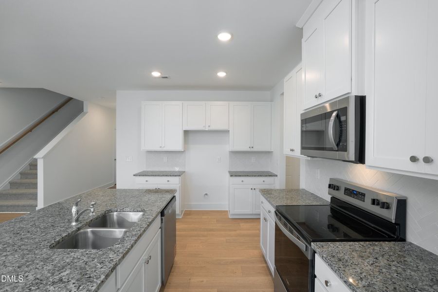 Stonebarrow Summit Lot 33 by RHP-11