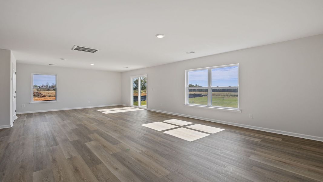 Spacious, unfurnished interior of a new home in Cloverdale Hills, Piedmont (Image 14).