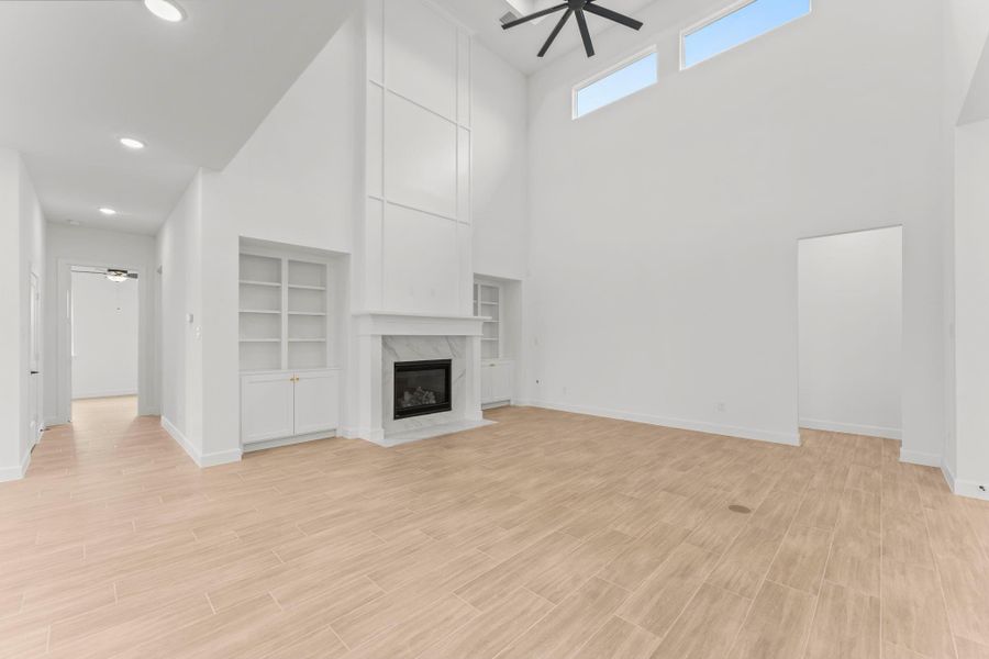Spacious, unfurnished interior of a new home in , Tomball (Image 26).
