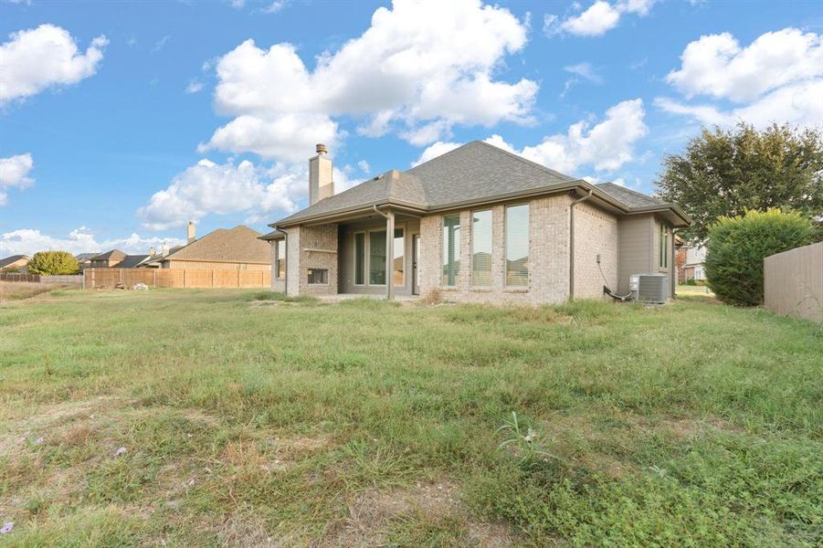 Exterior details and patio area of a home in , Cleburne (Image 19).
