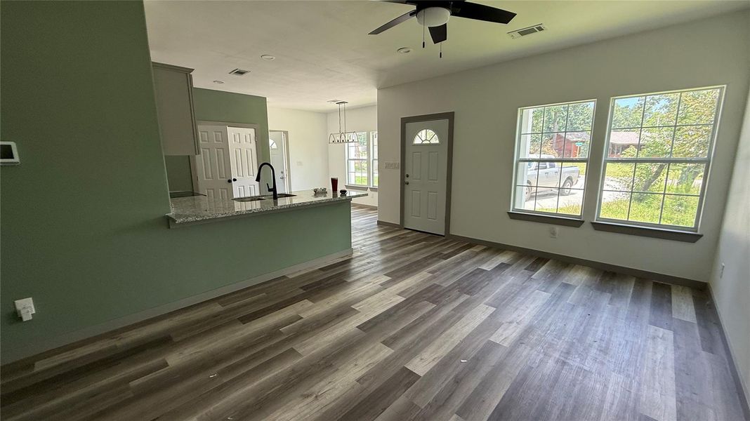 Spacious, unfurnished interior of a new home in , Conroe (Image 21).