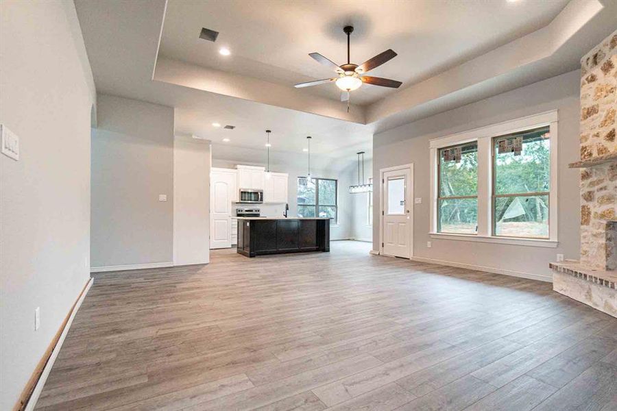 Spacious, unfurnished interior of a new home in , Granbury (Image 14).