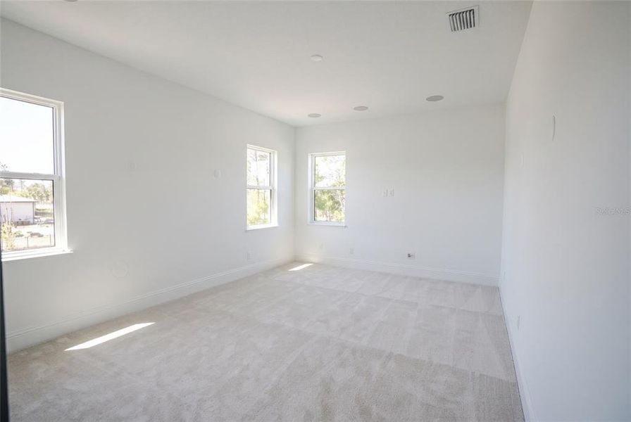Spacious, unfurnished interior of a new home in , Montverde (Image 28).