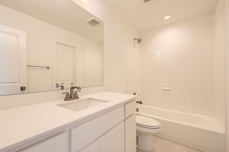 Plan 1563 Secondary Bathroom Representative Photo