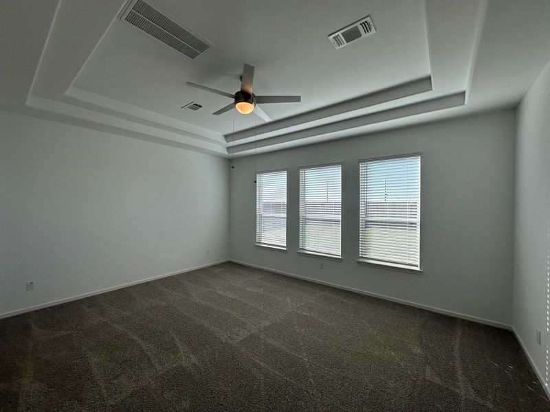 Spacious, unfurnished interior of a new home in , Iowa Colony (Image 19).