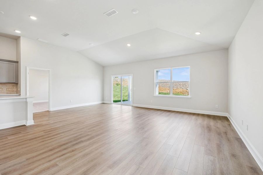 Spacious, unfurnished interior of a new home in Cades Bluff, Lebanon (Image 23).