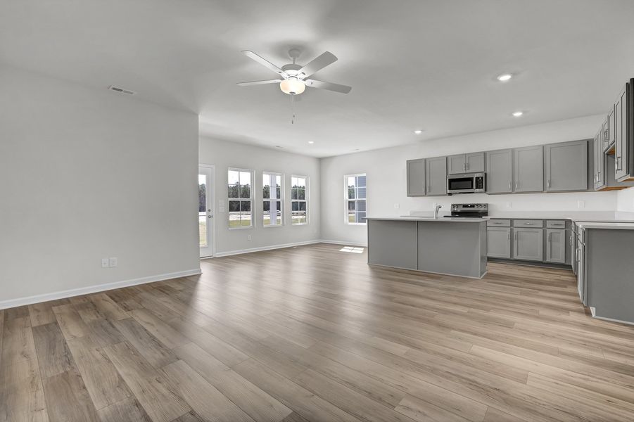 Spacious, unfurnished interior of a new home in River Tide Farms, Bolivia (Image 23).