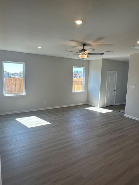 Spacious, unfurnished interior of a new home in Sweetwater Ridge, Conroe (Image 12).