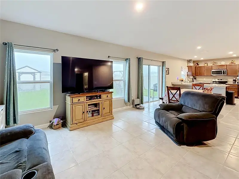 Furnished interior view inside a new home in , Sumterville (Image 40).