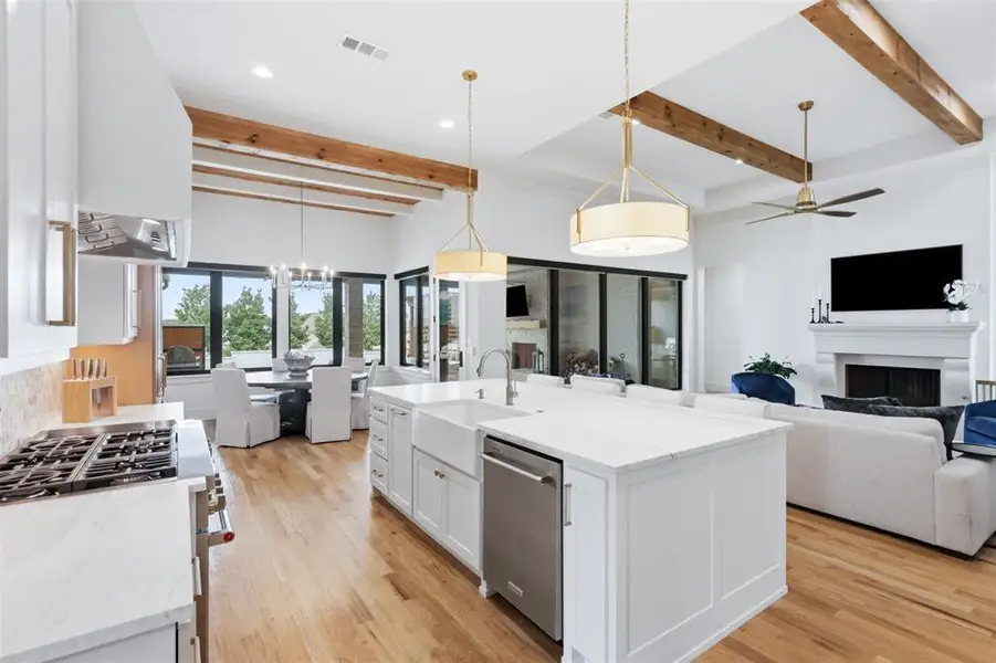 Excellent Entertaining Space
