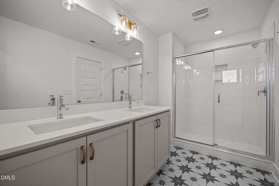 Primary Bath - Sonny & Cher Interior