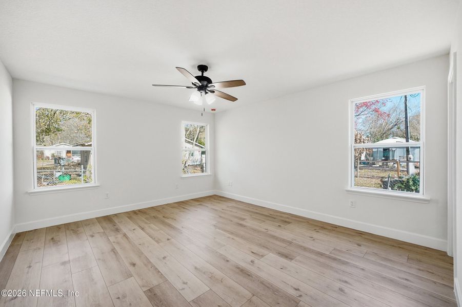 Spacious, unfurnished interior of a new home in , Jacksonville (Image 19).