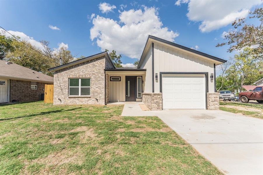 Exterior details and patio area of a home in , Sulphur Springs (Image 1). Exterior details and patio area of a home in , Sulphur Springs (Image 1).