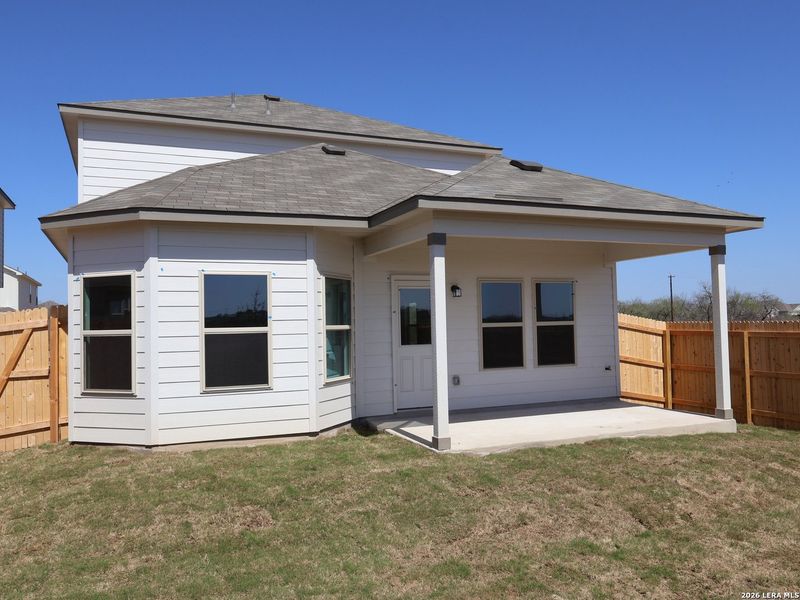 Exterior details and patio area of a home in Paloma Park, Converse (Image 4).
