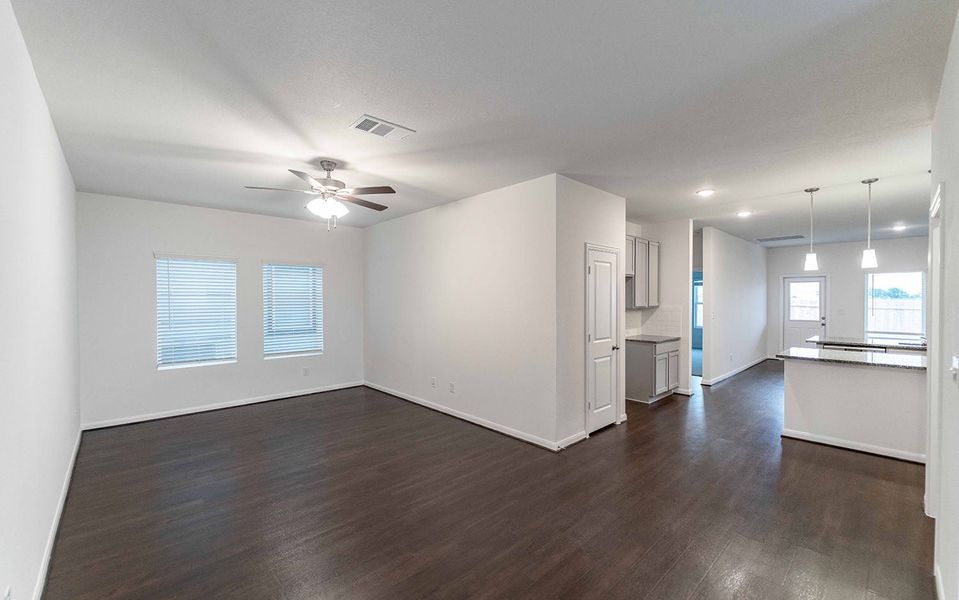 Spacious, unfurnished interior of a new home in Cool Water, Jarrell (Image 11).