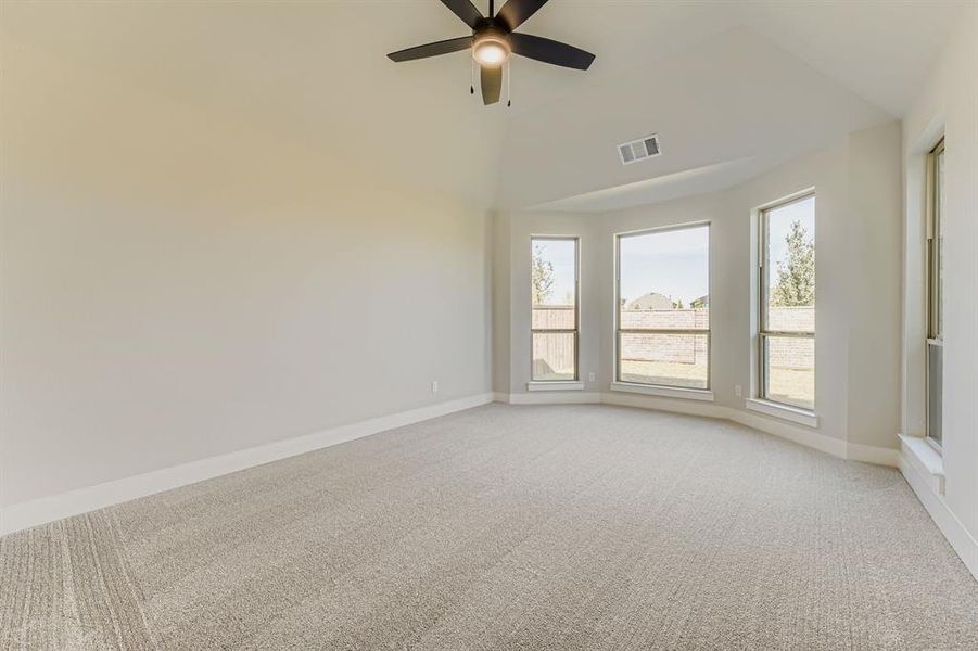 Spacious, unfurnished interior of a new home in Wellington 50s, Fort Worth (Image 26).