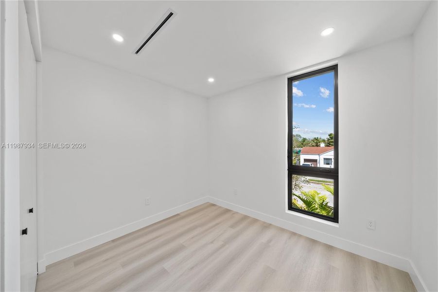 Spacious, unfurnished interior of a new home in , Miami (Image 43).