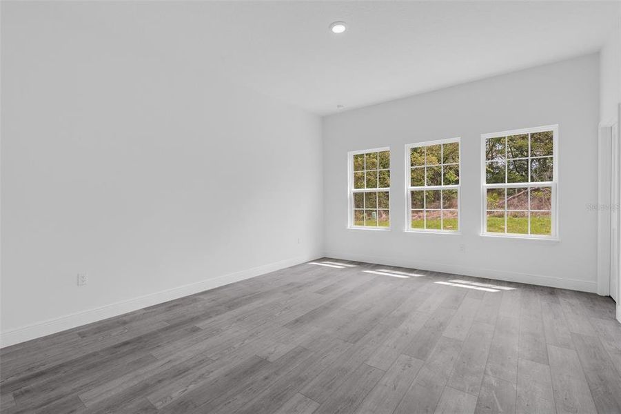 Spacious, unfurnished interior of a new home in , Ocala (Image 26).