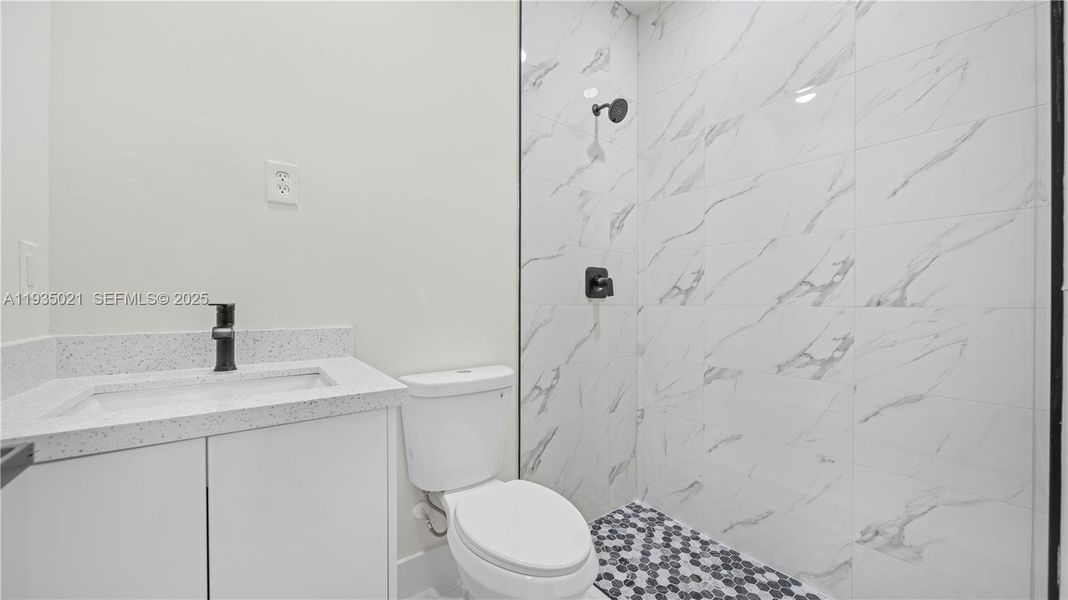 Furnished interior view inside a new home in , Lehigh Acres (Image 5).